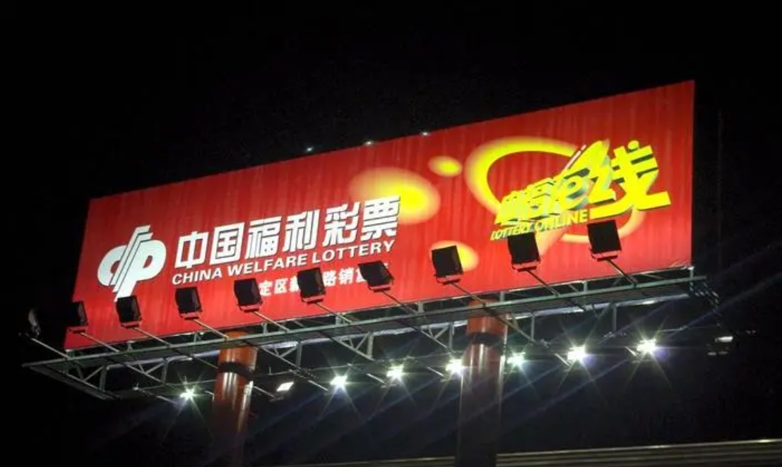 楼顶大型广告灯箱